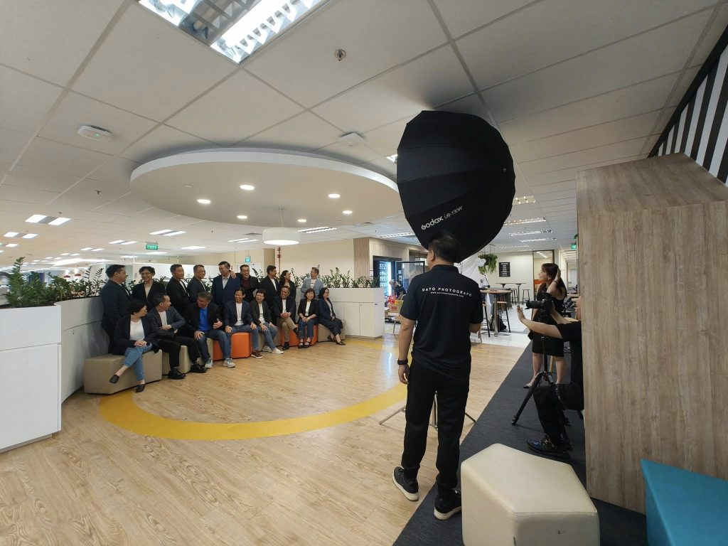 TOP 6 Modern & Professional Corporate Photoshoot Styles - Environmental Portraits - Dato Photography