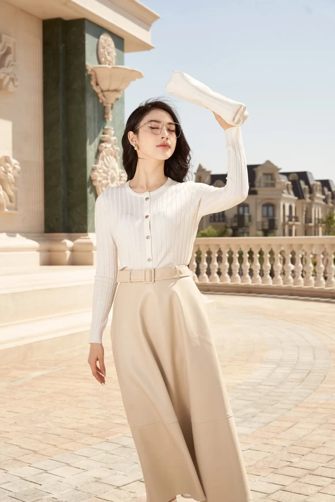 TOP 7 Perfect Outfits for a Modelling Photoshoot - Crisp All-White Outfit – Elegant and Timeless